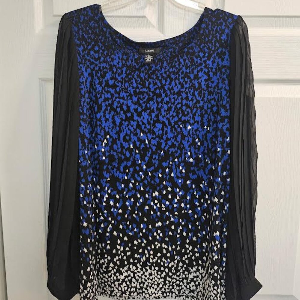 ALFANI. Shear Pleated Sleeves. Patterned Mock Sequin Design. Size: Large.